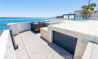 Villa avant-gardiste au style moderne à vendre, en première ligne de la mer à Mijas Costa, Costa del Sol 44448 