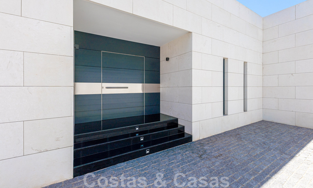 Villa avant-gardiste au style moderne à vendre, en première ligne de la mer à Mijas Costa, Costa del Sol 44449