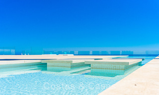 Villa avant-gardiste au style moderne à vendre, en première ligne de la mer à Mijas Costa, Costa del Sol 44455 