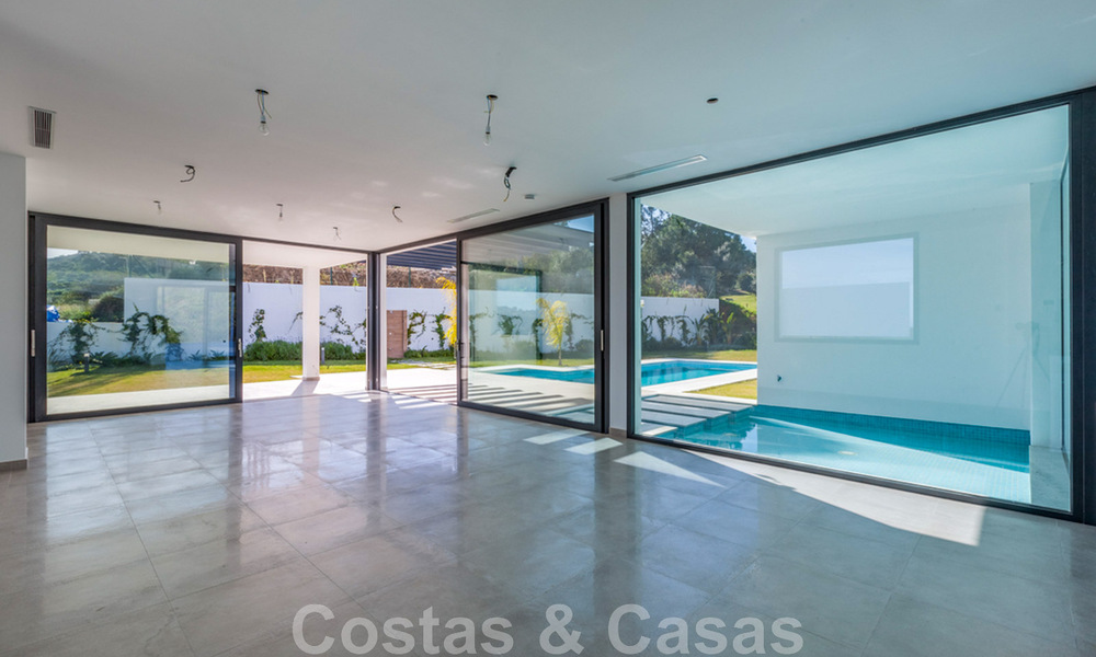 Nouvelle villa contemporaine à vendre avec vue imprenable sur les terrains de golf de la très recherchée resort La Cala Golf, Mijas 44640