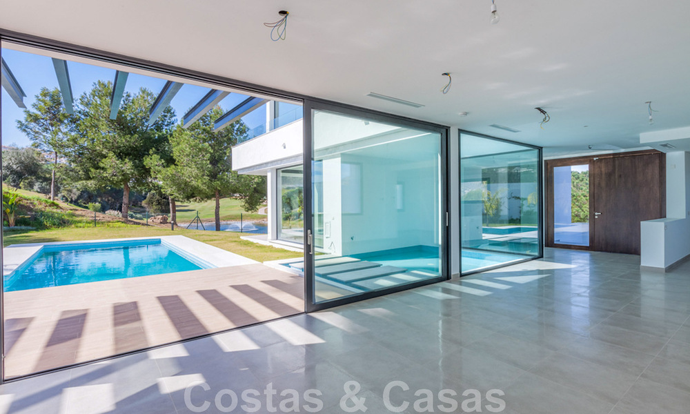 Nouvelle villa contemporaine à vendre avec vue imprenable sur les terrains de golf de la très recherchée resort La Cala Golf, Mijas 44643