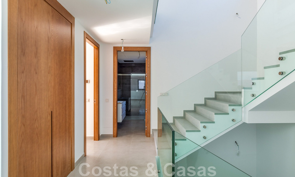 Nouvelle villa contemporaine à vendre avec vue imprenable sur les terrains de golf de la très recherchée resort La Cala Golf, Mijas 44647