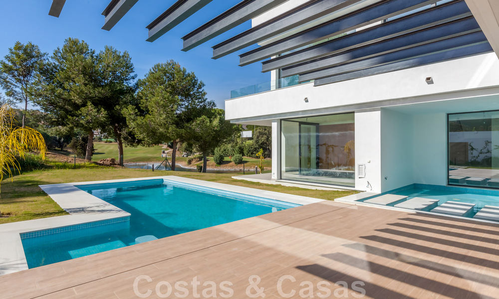 Nouvelle villa contemporaine à vendre avec vue imprenable sur les terrains de golf de la très recherchée resort La Cala Golf, Mijas 44652