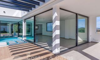 Nouvelle villa contemporaine à vendre avec vue imprenable sur les terrains de golf de la très recherchée resort La Cala Golf, Mijas 44654 