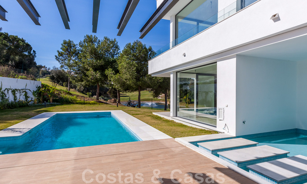 Nouvelle villa contemporaine à vendre avec vue imprenable sur les terrains de golf de la très recherchée resort La Cala Golf, Mijas 44655