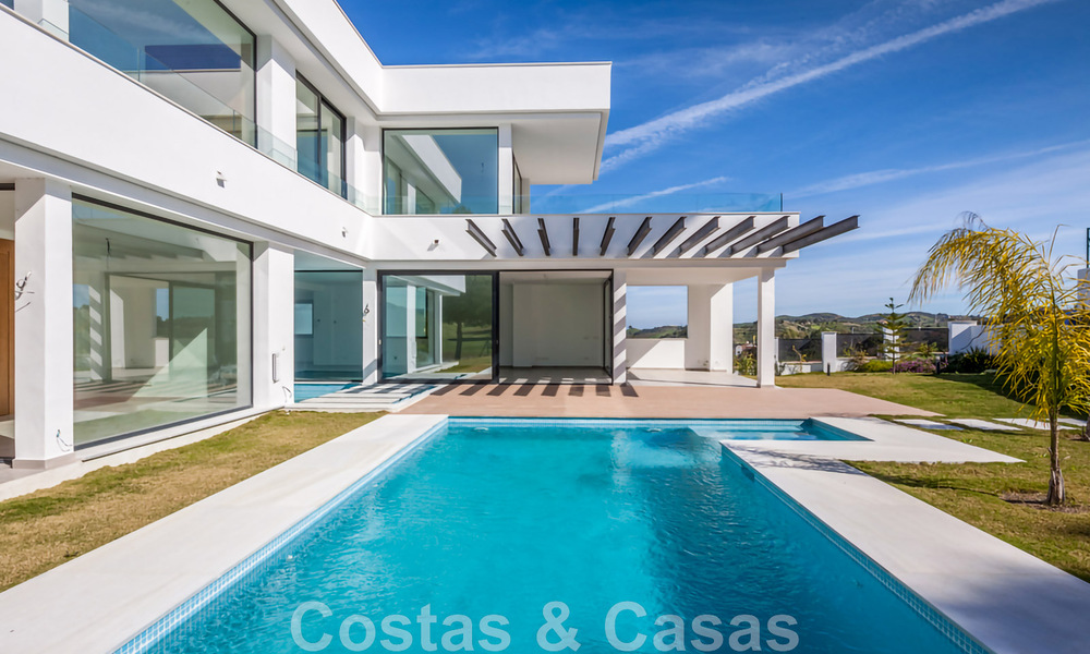 Nouvelle villa contemporaine à vendre avec vue imprenable sur les terrains de golf de la très recherchée resort La Cala Golf, Mijas 44657