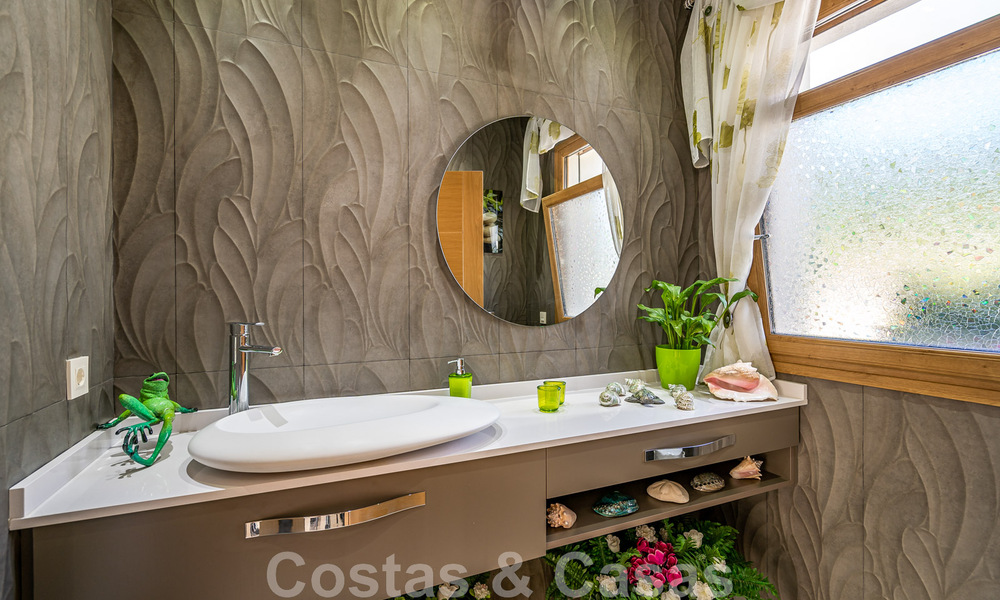 Vente d'une villa de caractère à l'architecture andalouse contemporaine, entourée de terrains de golf dans un complexe de golf 5 étoiles à Marbella - Benahavis 44878