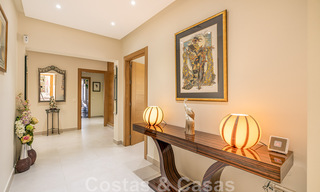 Vente d'une villa de caractère à l'architecture andalouse contemporaine, entourée de terrains de golf dans un complexe de golf 5 étoiles à Marbella - Benahavis 44880 