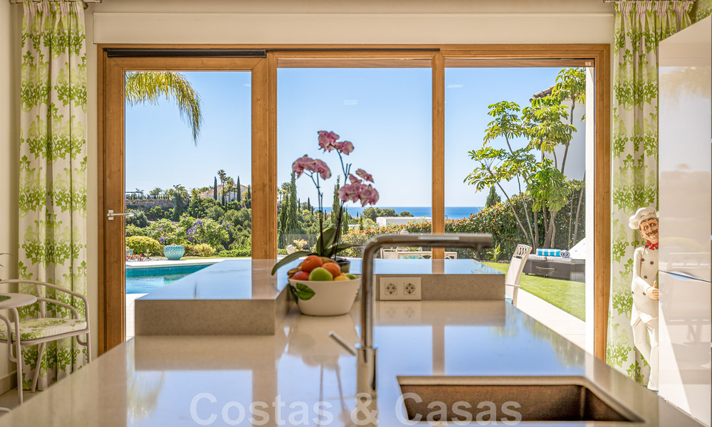 Vente d'une villa de caractère à l'architecture andalouse contemporaine, entourée de terrains de golf dans un complexe de golf 5 étoiles à Marbella - Benahavis 44883