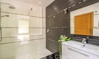 Vente d'une villa de caractère à l'architecture andalouse contemporaine, entourée de terrains de golf dans un complexe de golf 5 étoiles à Marbella - Benahavis 44884 