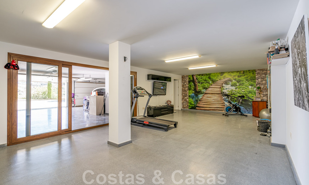 Vente d'une villa de caractère à l'architecture andalouse contemporaine, entourée de terrains de golf dans un complexe de golf 5 étoiles à Marbella - Benahavis 44892