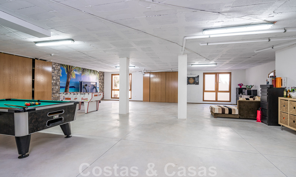 Vente d'une villa de caractère à l'architecture andalouse contemporaine, entourée de terrains de golf dans un complexe de golf 5 étoiles à Marbella - Benahavis 44893