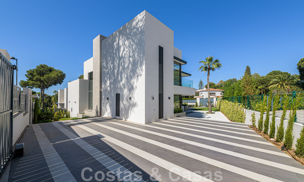 Villa contemporaine de luxe à vendre à proximité de toutes les commodités dans une communauté résidentielle très recherchée sur le Golden Mile de Marbella 44820