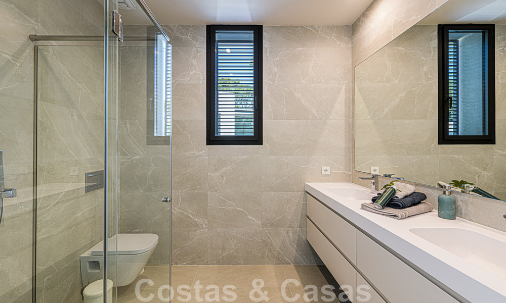 Villa contemporaine de luxe à vendre à proximité de toutes les commodités dans une communauté résidentielle très recherchée sur le Golden Mile de Marbella 44825