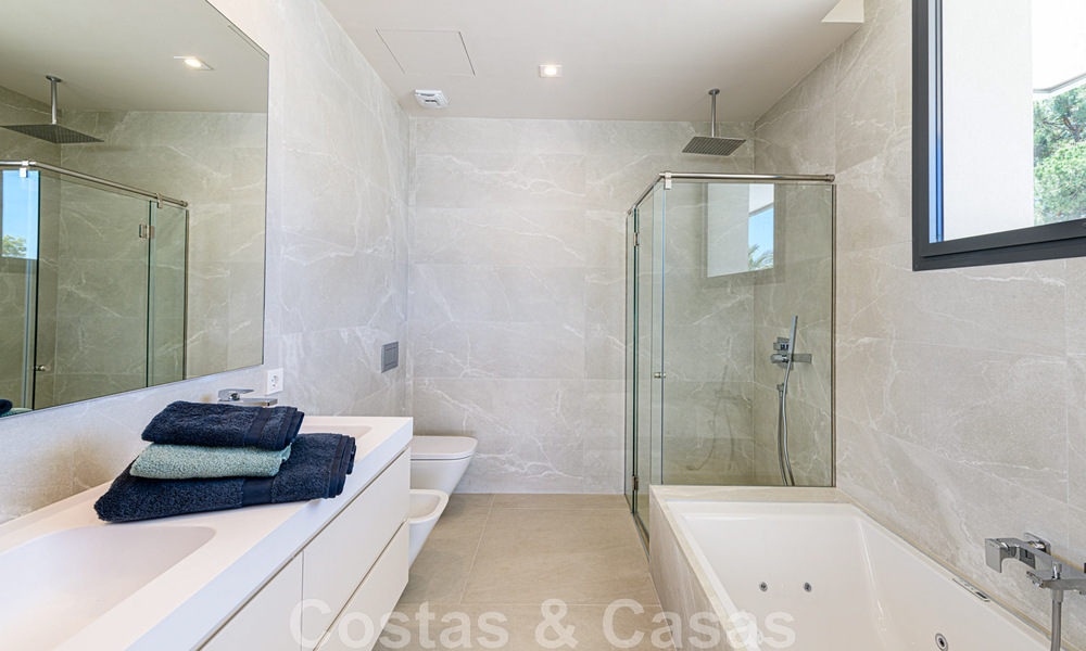 Villa contemporaine de luxe à vendre à proximité de toutes les commodités dans une communauté résidentielle très recherchée sur le Golden Mile de Marbella 44833