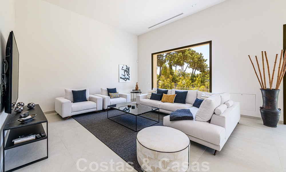 Villa contemporaine de luxe à vendre à proximité de toutes les commodités dans une communauté résidentielle très recherchée sur le Golden Mile de Marbella 44839