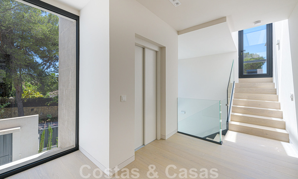 Villa contemporaine de luxe à vendre à proximité de toutes les commodités dans une communauté résidentielle très recherchée sur le Golden Mile de Marbella 44840