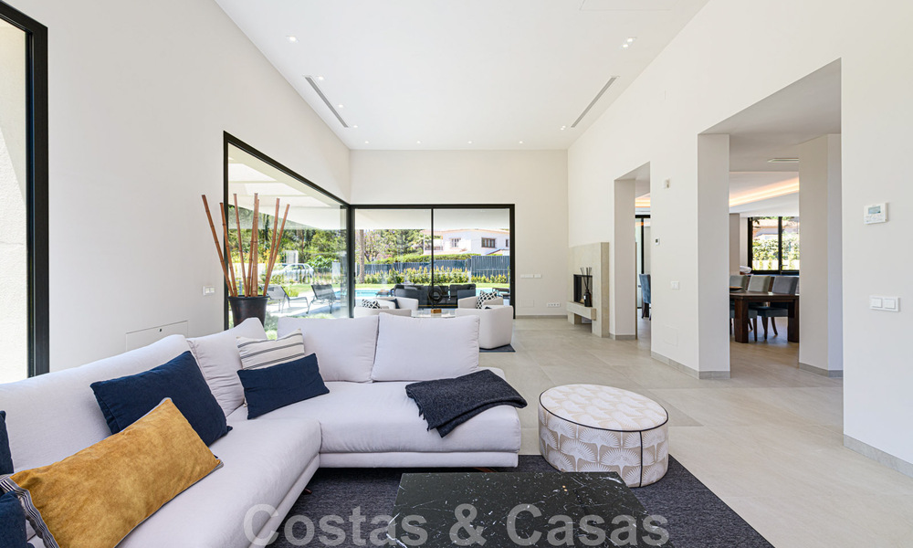 Villa contemporaine de luxe à vendre à proximité de toutes les commodités dans une communauté résidentielle très recherchée sur le Golden Mile de Marbella 44844