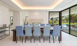 Villa contemporaine de luxe à vendre à proximité de toutes les commodités dans une communauté résidentielle très recherchée sur le Golden Mile de Marbella 44850 