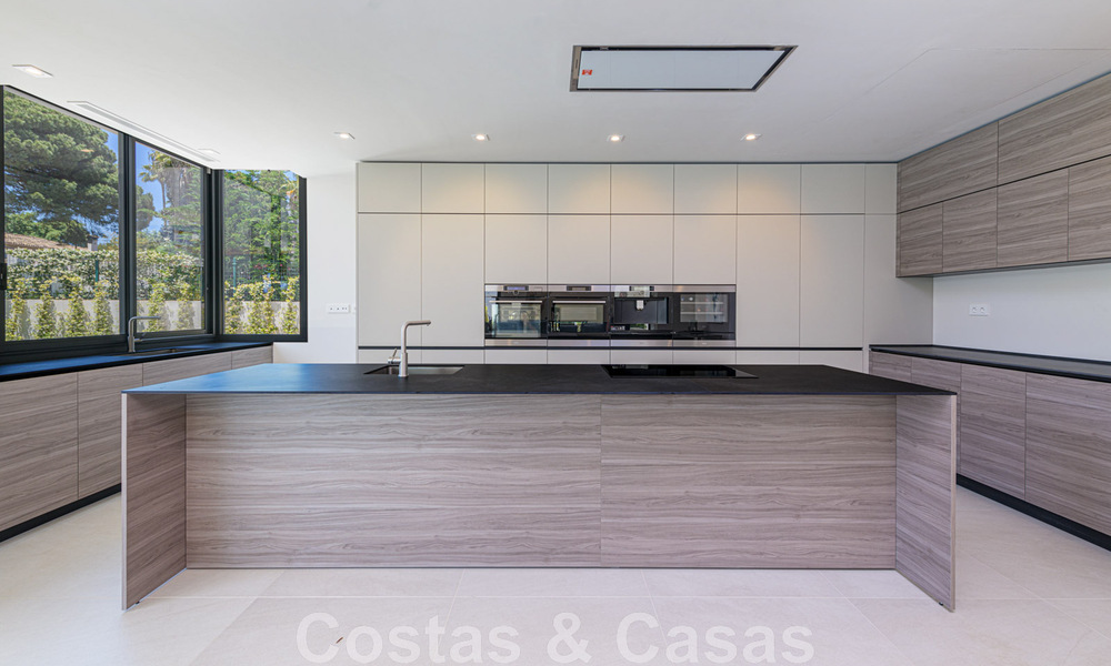 Villa contemporaine de luxe à vendre à proximité de toutes les commodités dans une communauté résidentielle très recherchée sur le Golden Mile de Marbella 44851