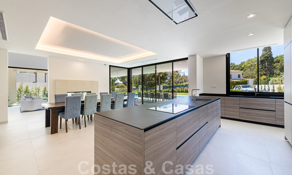 Villa contemporaine de luxe à vendre à proximité de toutes les commodités dans une communauté résidentielle très recherchée sur le Golden Mile de Marbella 44852