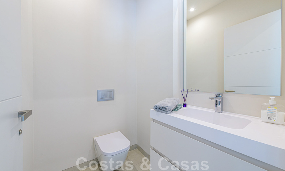 Villa contemporaine de luxe à vendre à proximité de toutes les commodités dans une communauté résidentielle très recherchée sur le Golden Mile de Marbella 44864