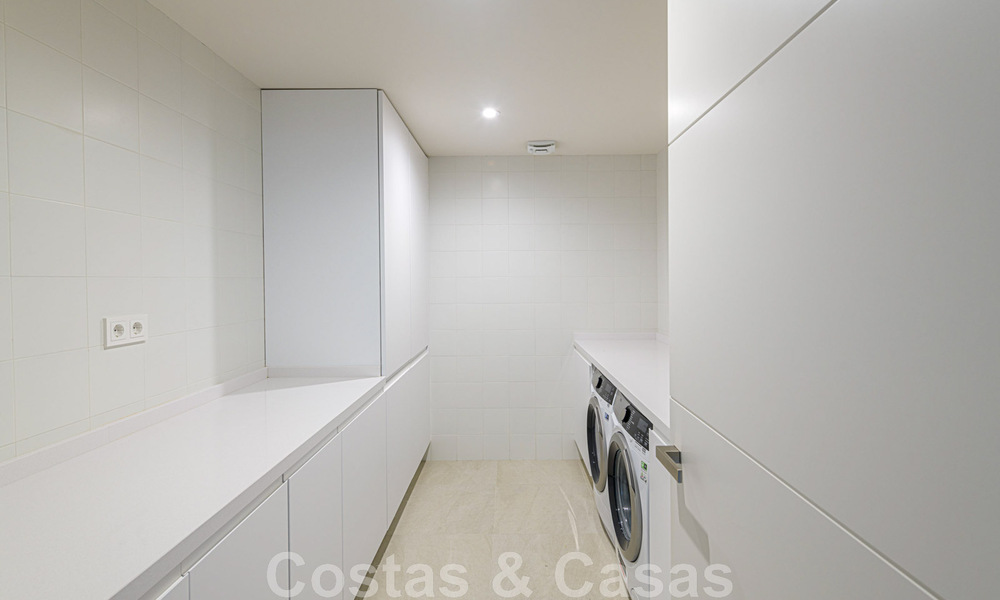 Villa contemporaine de luxe à vendre à proximité de toutes les commodités dans une communauté résidentielle très recherchée sur le Golden Mile de Marbella 44869