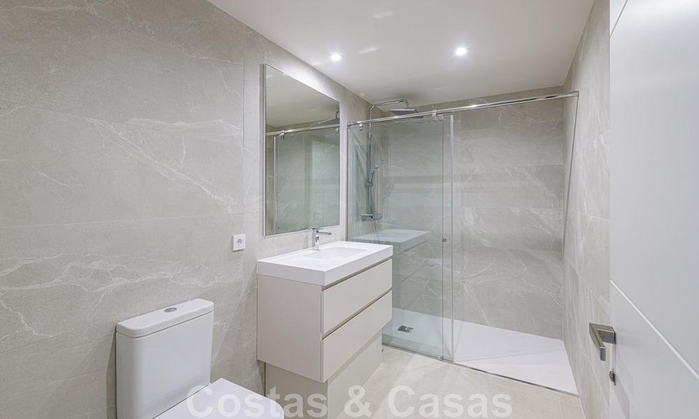 Villa contemporaine de luxe à vendre à proximité de toutes les commodités dans une communauté résidentielle très recherchée sur le Golden Mile de Marbella 44870