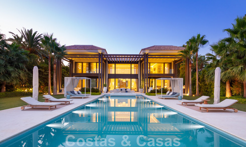 Villa exclusive et prestigieuse à vendre, située en première ligne de golf au cœur de Nueva Andalucia à Marbella 44799