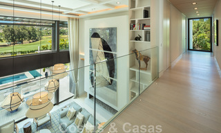 Villa exclusive et prestigieuse à vendre, située en première ligne de golf au cœur de Nueva Andalucia à Marbella 44801 