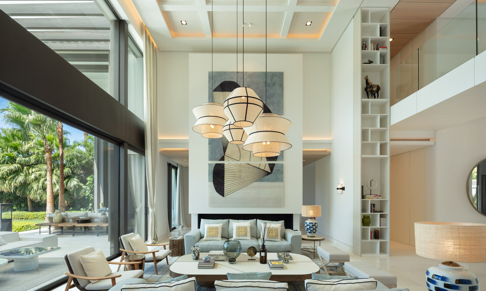 Villa exclusive et prestigieuse à vendre, située en première ligne de golf au cœur de Nueva Andalucia à Marbella 44803