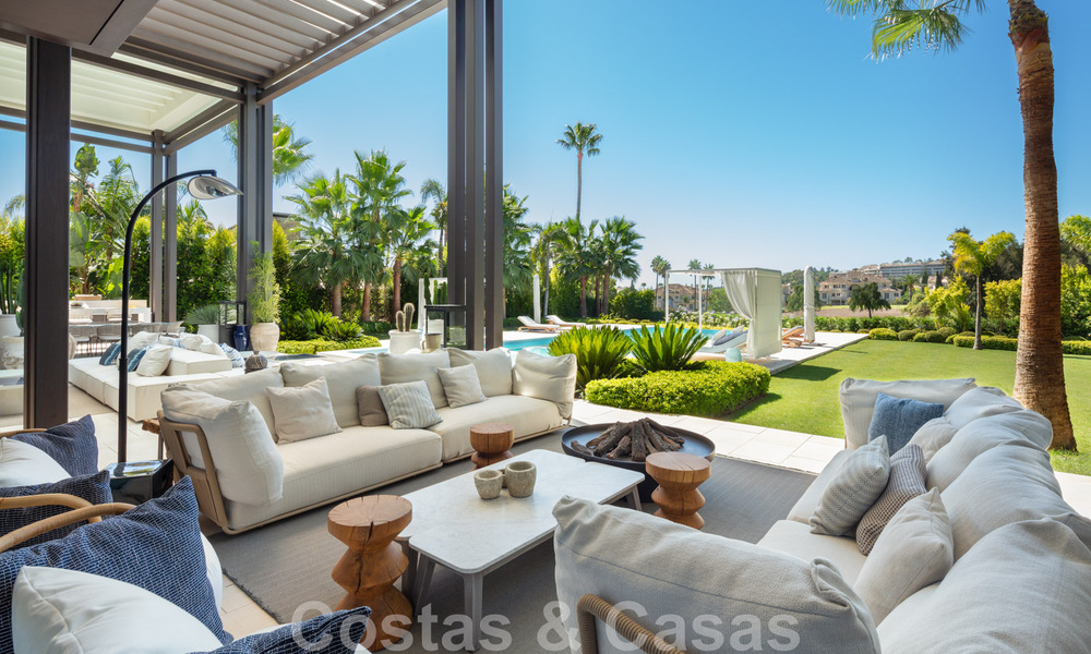 Villa exclusive et prestigieuse à vendre, située en première ligne de golf au cœur de Nueva Andalucia à Marbella 44807