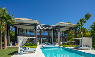 Villa exclusive et prestigieuse à vendre, située en première ligne de golf au cœur de Nueva Andalucia à Marbella 44809 