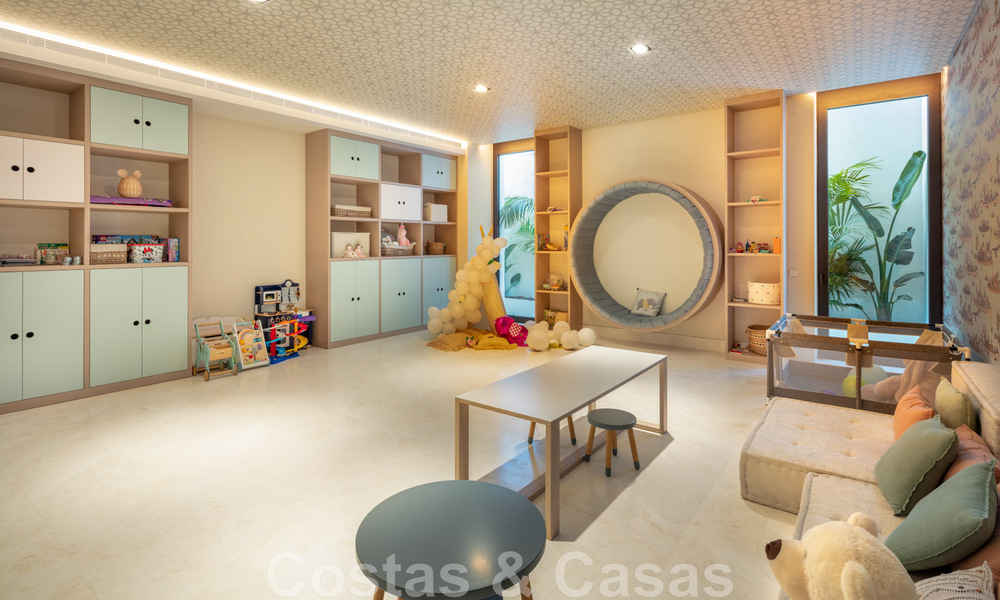 Villa exclusive et prestigieuse à vendre, située en première ligne de golf au cœur de Nueva Andalucia à Marbella 44812