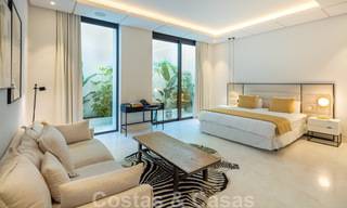 Villa exclusive et prestigieuse à vendre, située en première ligne de golf au cœur de Nueva Andalucia à Marbella 44813 
