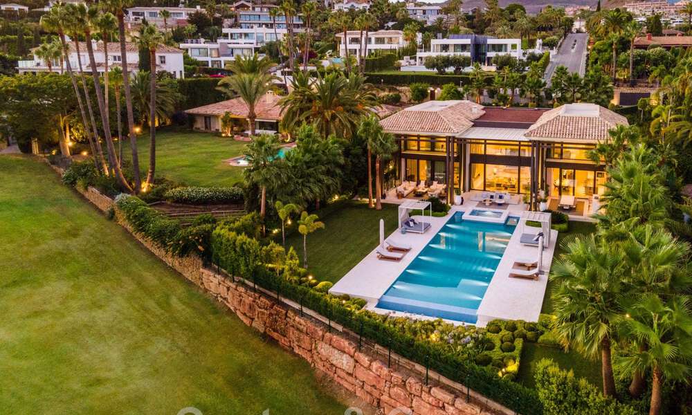 Villa exclusive et prestigieuse à vendre, située en première ligne de golf au cœur de Nueva Andalucia à Marbella 44815