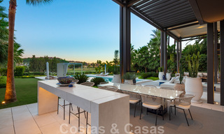 Villa exclusive et prestigieuse à vendre, située en première ligne de golf au cœur de Nueva Andalucia à Marbella 44816 