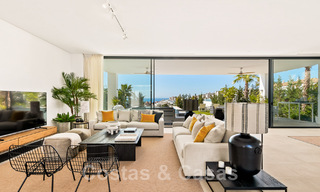 Villa moderne prête à être emménagée, à vendre, en première ligne de golf avec vue imprenable sur la mer à Marbella Est 44976 