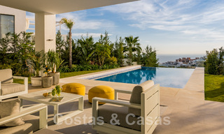 Villa moderne prête à être emménagée, à vendre, en première ligne de golf avec vue imprenable sur la mer à Marbella Est 44986 