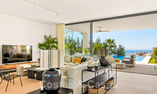 Villa moderne prête à être emménagée, à vendre, en première ligne de golf avec vue imprenable sur la mer à Marbella Est 44987 