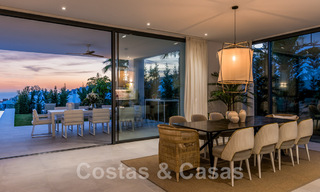 Villa moderne prête à être emménagée, à vendre, en première ligne de golf avec vue imprenable sur la mer à Marbella Est 44996 