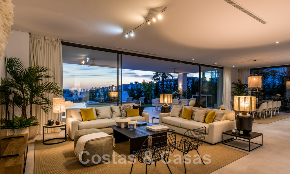 Villa moderne prête à être emménagée, à vendre, en première ligne de golf avec vue imprenable sur la mer à Marbella Est 44998