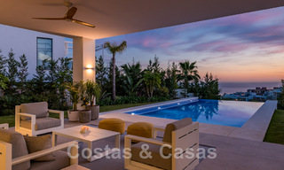 Villa moderne prête à être emménagée, à vendre, en première ligne de golf avec vue imprenable sur la mer à Marbella Est 45000 