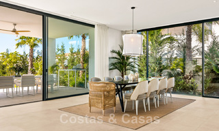 Villa moderne prête à être emménagée, à vendre, en première ligne de golf avec vue imprenable sur la mer à Marbella Est 45006 