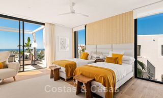 Villa moderne prête à être emménagée, à vendre, en première ligne de golf avec vue imprenable sur la mer à Marbella Est 45008 