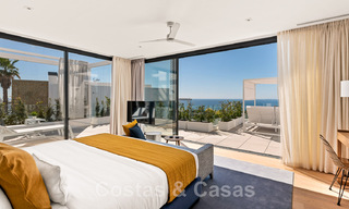 Villa moderne prête à être emménagée, à vendre, en première ligne de golf avec vue imprenable sur la mer à Marbella Est 45012 