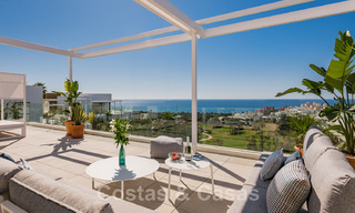 Villa moderne prête à être emménagée, à vendre, en première ligne de golf avec vue imprenable sur la mer à Marbella Est 45017 