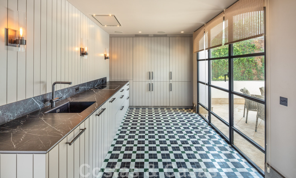 Superbe villa de design à vendre dans l'un des quartiers les plus recherchés de la Golden Mile de Marbella, avec vue sur la mer 45947