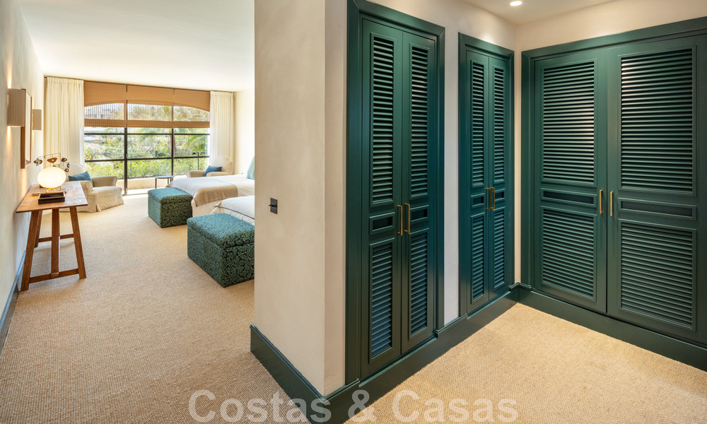 Superbe villa de design à vendre dans l'un des quartiers les plus recherchés de la Golden Mile de Marbella, avec vue sur la mer 45951