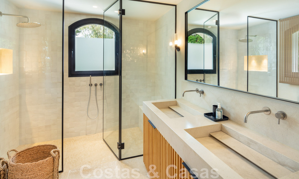 Superbe villa de design à vendre dans l'un des quartiers les plus recherchés de la Golden Mile de Marbella, avec vue sur la mer 45952